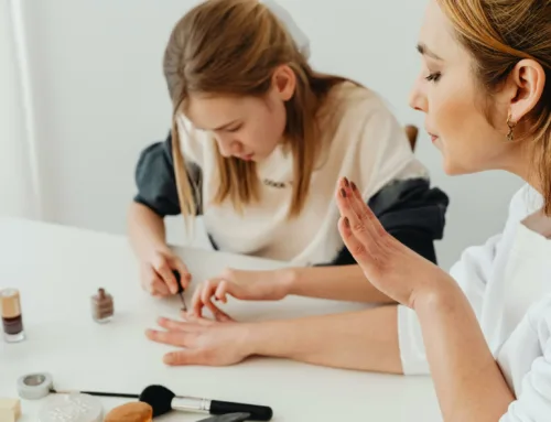 Esmaltado semipermanente en Liencres: precios, duración y qué incluye el servicio